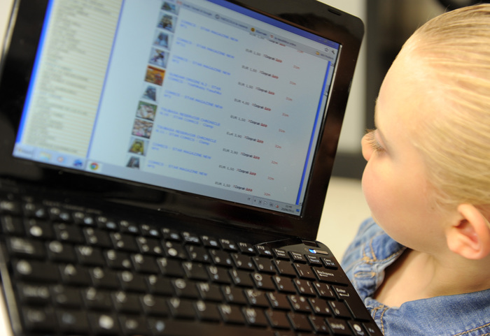 Quattro domande per capire se i tuoi figli passano troppo tempo davanti agli schermi