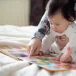 I bambini hanno un vantaggio linguistico di 8 mesi se i genitori leggono con loro