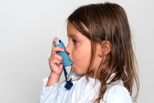 L'obesità infantile può anche essere causa d'asma per i bambini