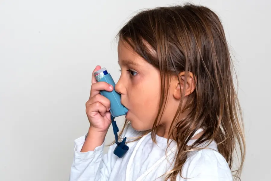 L'obesità infantile può anche essere causa d'asma per i bambini