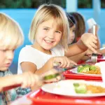 Ecco come deve essere strutturata la corretta giornata alimentare dei bambini