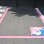 A Mariano Comense monta la protesta per chi parcheggia nei posti per le mamme