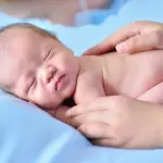 Per i bambini una dolce carezza è come un antidolorifico naturale