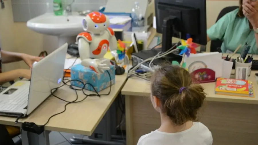 Un robot per eliminare la paura dei vaccini ai bambini