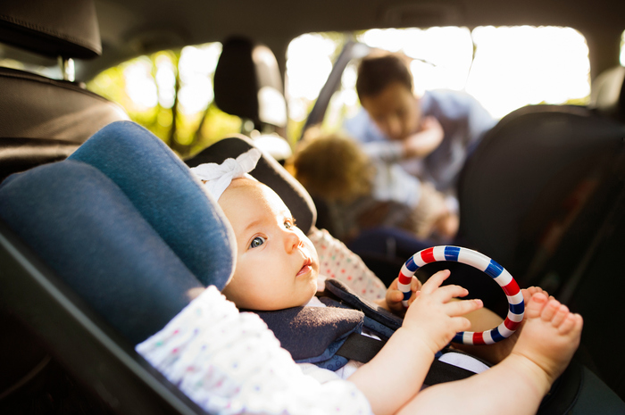 Consigli per non dimenticare i bambini in auto