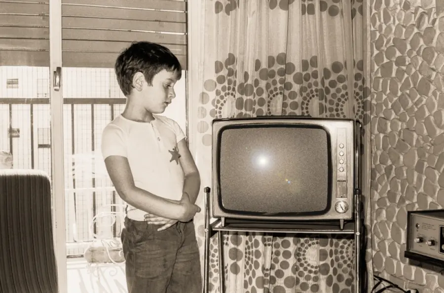 I bambini e la tv: in 20 anni il tempo passato davanti allo schermo è raddoppiato