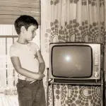 I bambini e la tv: in 20 anni il tempo passato davanti allo schermo è raddoppiato